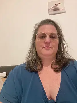 bea french curvy online show from February 25, 2026, 8:40 pm