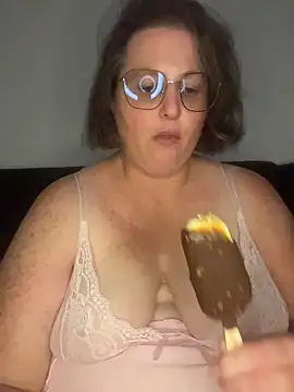 bea french curvy online show from June 17, 2026, 8:21 pm