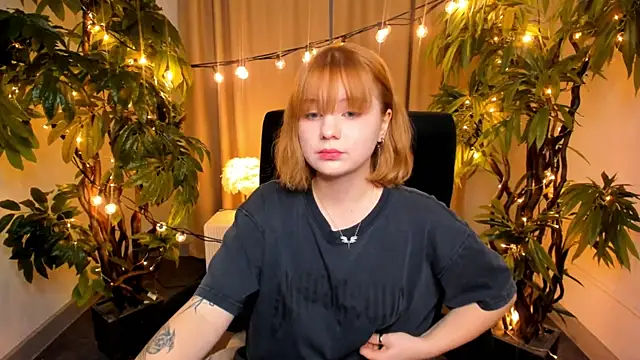 AsiaBritney online show from November 26, 2025, 1:12 pm