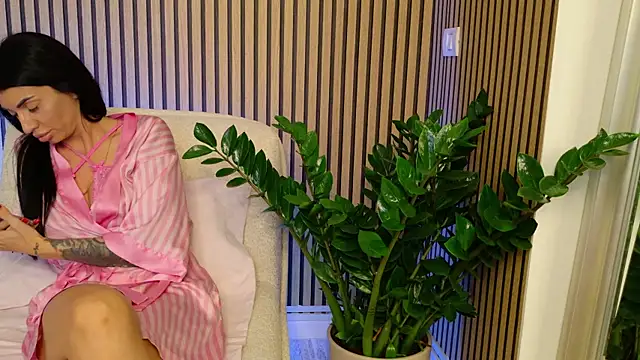 Snapshot of _Khalifa_ chatting on November 27, 2025, 7:43 am Khalifa online show from November 27, 2025, 7:43 am