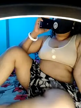 priya2098 online show from June 16, 2026, 2:09 pm