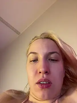 AmyAtlass online show from December 19, 2025, 8:10 am