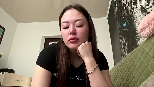 CurietHana1 online show from December 21, 2025, 4:41 am