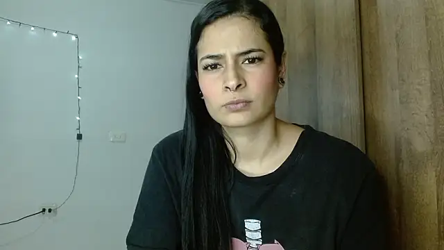 Snapshot of DARKJOLIE7 chatting on February 1, 2026, 8:18 pm DARKJOLIE7 online show from February 1, 2026, 8:18 pm