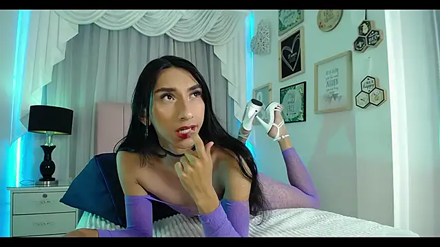 Snapshot of IsabelleDaza chatting on February 21, 2026, 12:06 pm IsabelleDaza online show from February 21, 2026, 12:06 pm