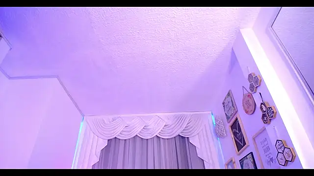 Snapshot of IsabelleDaza chatting on February 23, 2026, 12:13 pm IsabelleDaza online show from February 23, 2026, 12:13 pm