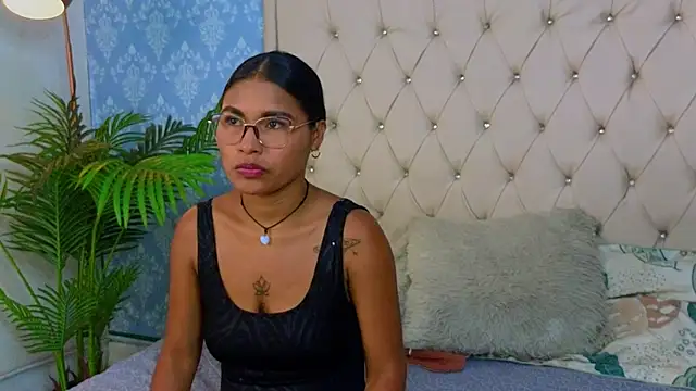 Snapshot of Miaa_Collinss chatting on November 28, 2025, 8:33 pm Miaa Collinss online show from November 28, 2025, 8:33 pm