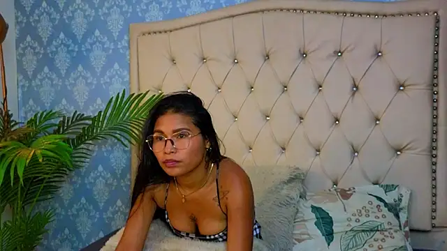 Snapshot of Miaa_Collinss chatting on December 1, 2025, 8:47 pm Miaa Collinss online show from December 1, 2025, 8:47 pm