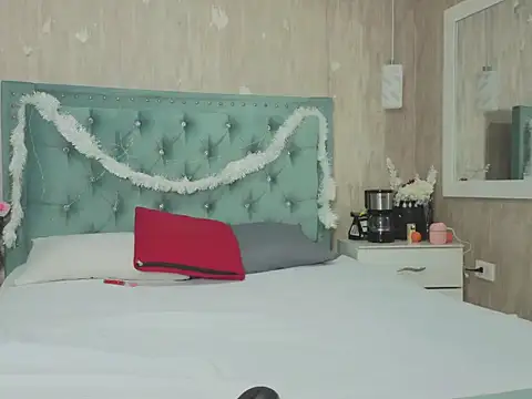 Apriil Sweett online show from December 4, 2025, 1:42 pm