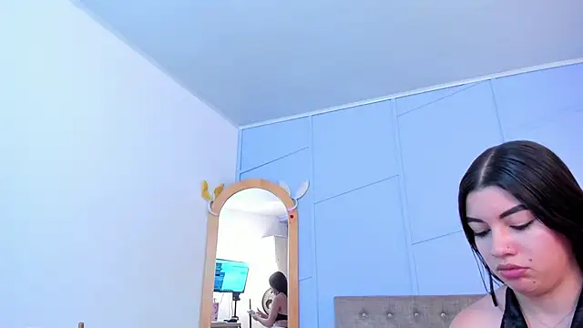 Snapshot of lourenfox chatting on December 18, 2025, 12:00 pm lourenfox online show from December 18, 2025, 12:00 pm