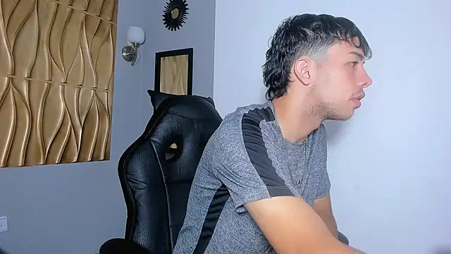 shy guy18 online show from December 3, 2025, 2:41 am