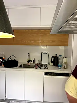 madlynginger online show from December 20, 2025, 5:31 pm