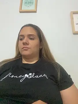 LoreinnFox online show from April 19, 2026, 8:22 pm