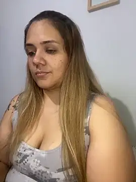 LoreinnFox online show from April 21, 2026, 3:57 am