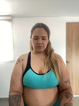 LoreinnFox online show from April 23, 2026, 9:06 pm