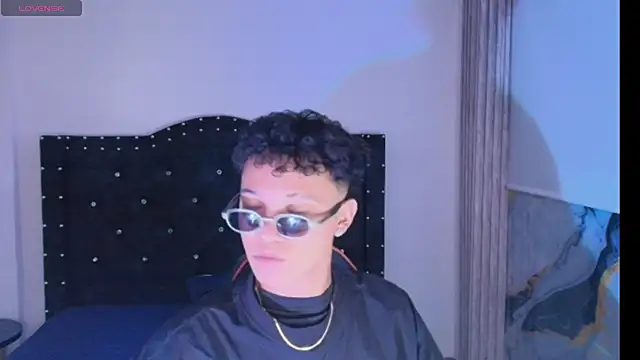 Snapshot of thian_blakee chatting on November 30, 2025, 3:21 am thian blakee online show from November 30, 2025, 3:21 am