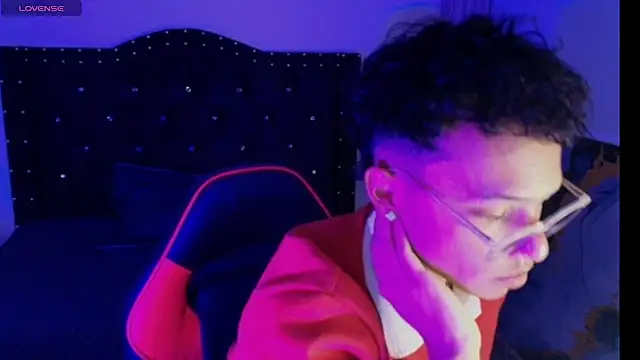 Snapshot of thian_blakee chatting on December 1, 2025, 3:55 am thian blakee online show from December 1, 2025, 3:55 am