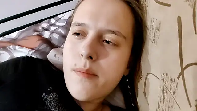 SophieHazely online show from December 17, 2025, 10:10 am