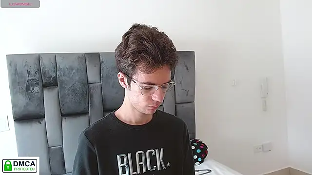 Snapshot of SaccharineSin chatting on November 28, 2025, 4:53 pm SaccharineSin online show from November 28, 2025, 4:53 pm