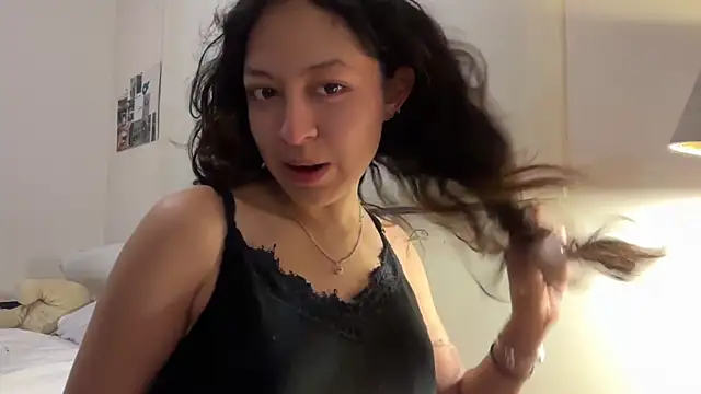 Alicatcua  online show from February 9, 2026, 3:10 am