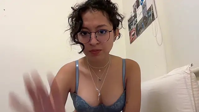 Alicatcua  online show from March 6, 2026, 3:03 am