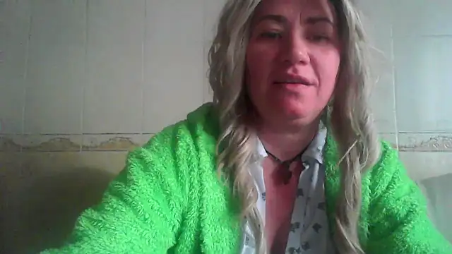 Snapshot of ClaireShannon chatting on December 18, 2025, 1:17 pm ClaireShannon online show from December 18, 2025, 1:17 pm