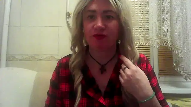 Snapshot of ClaireShannon chatting on December 19, 2025, 5:42 pm ClaireShannon online show from December 19, 2025, 5:42 pm