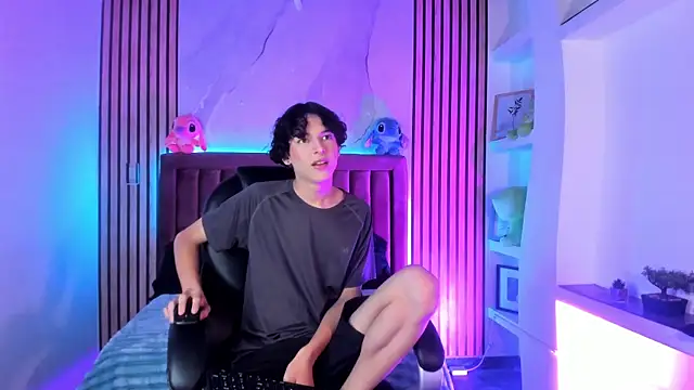 SthepanodiMonaco online show from April 11, 2026, 3:22 am