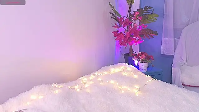 Snapshot of Katee_Crownn chatting on December 3, 2025, 3:58 am Katee Crownn online show from December 3, 2025, 3:58 am