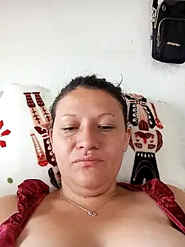 Snapshot of Kattiia1 chatting on December 1, 2025, 6:35 pm Kattiia1 online show from December 1, 2025, 6:35 pm