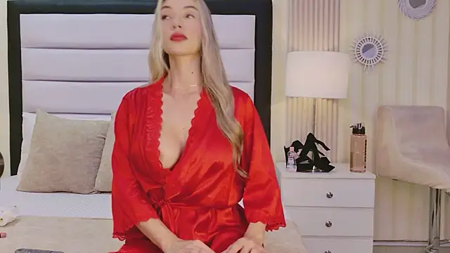 AnnaQuinn online show from April 13, 2026, 10:15 pm