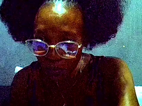 Snapshot of PreettyTee chatting on April 12, 2026, 2:16 am PreettyTee online show from April 12, 2026, 2:16 am