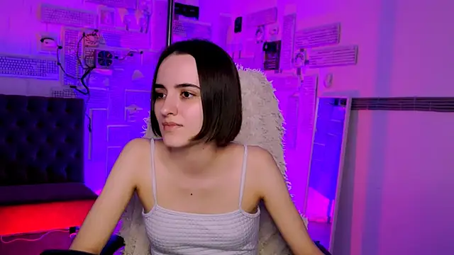 KateWillows online show from April 1, 2026, 4:24 am