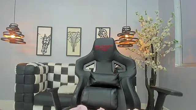 SofiCuutee online show from December 13, 2025, 7:53 pm