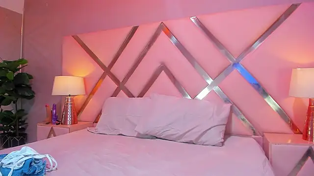 ViolettaLane online show from December 2, 2025, 11:59 am