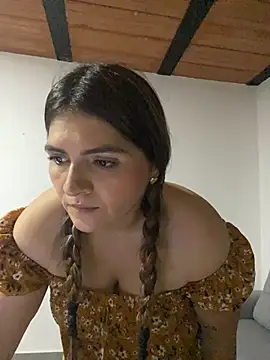 Snapshot of RosaliaVicky chatting on January 12, 2026, 2:28 am RosaliaVicky online show from January 12, 2026, 2:28 am