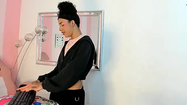 Amaia Monroe online show from February 17, 2026, 4:09 am