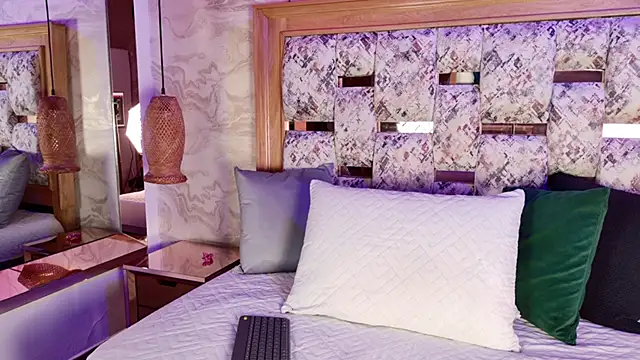 emily dempsey online show from February 12, 2026, 7:09 pm