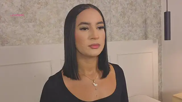 Snapshot of Emily_luve chatting on July 13, 2026, 11:13 am Emily luve online show from July 13, 2026, 11:13 am