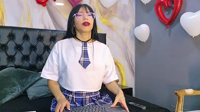 MilaDeRoux online show from February 13, 2026, 4:19 am