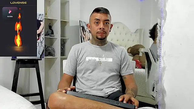 Snapshot of BASTIAN_NICOLAS_ chatting on December 2, 2025, 8:15 pm BASTIAN NICOLAS online show from December 2, 2025, 8:15 pm