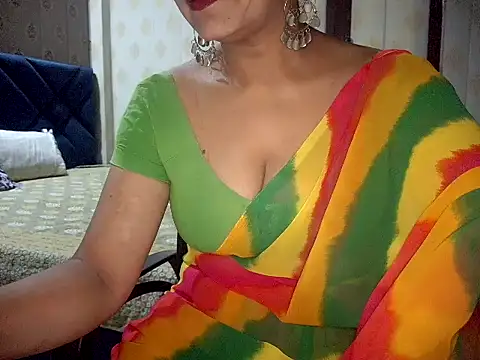 Snapshot of Hotronita123 chatting on July 5, 2026, 10:33 am Hotronita123 online show from July 5, 2026, 10:33 am