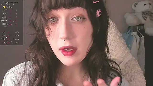 Snapshot of MePretty chatting on November 27, 2025, 11:23 am MePretty online show from November 27, 2025, 11:23 am