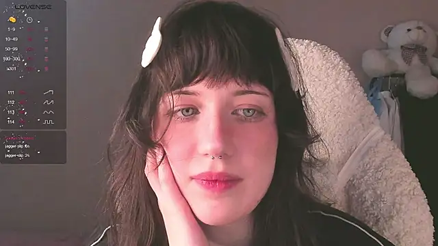 Snapshot of MePretty chatting on November 30, 2025, 1:09 am MePretty online show from November 30, 2025, 1:09 am