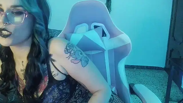 blackrose1997 online show from April 1, 2026, 1:01 pm