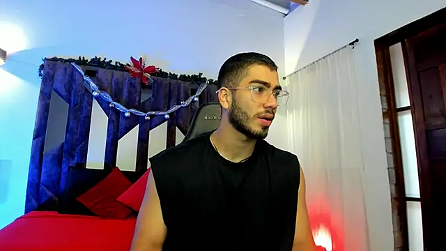 Franco banderas online show from December 3, 2025, 3:21 pm