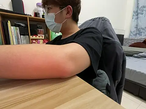 hiiiizzzz online show from February 23, 2026, 3:42 pm