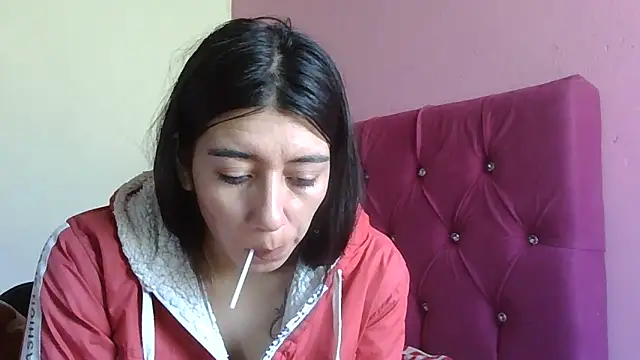 TaylorLove- online show from December 14, 2025, 2:33 pm