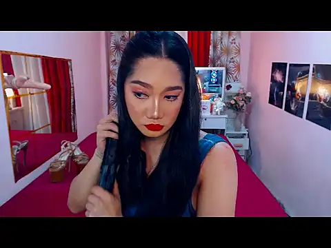 Snapshot of UrScreenGoddess chatting on June 9, 2026, 1:39 am UrScreenGoddess online show from June 9, 2026, 1:39 am