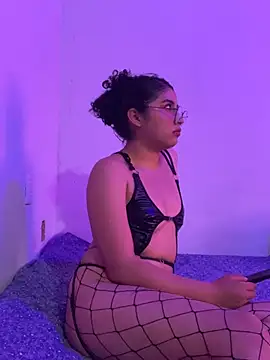 Arely-L1 online show from February 6, 2026, 7:39 pm